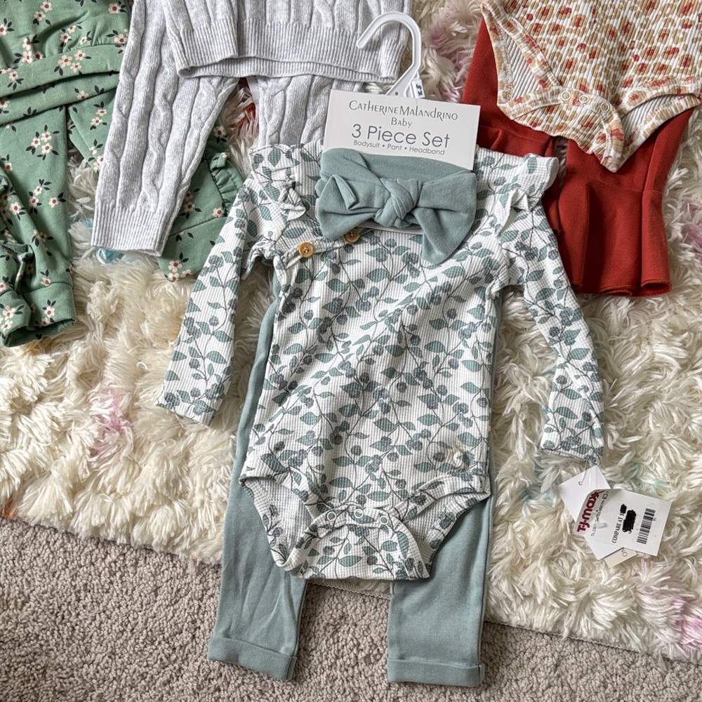 Baby clothing bundle - Picture 5 of 5